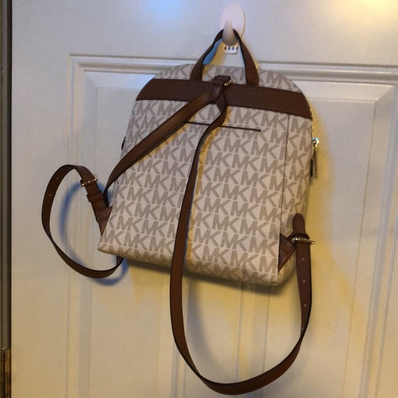 Michael Kors backpack 🎒 NWT - Picture 4 of 9